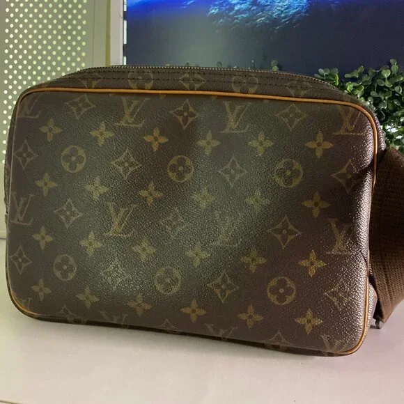 Louis Vuitton Reporter PM Monogram Crossbody Bag - Picture 3 of 9
